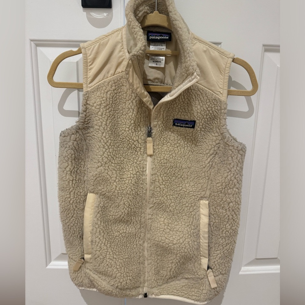 Patagonia women vest. Used but good condition. Size S
